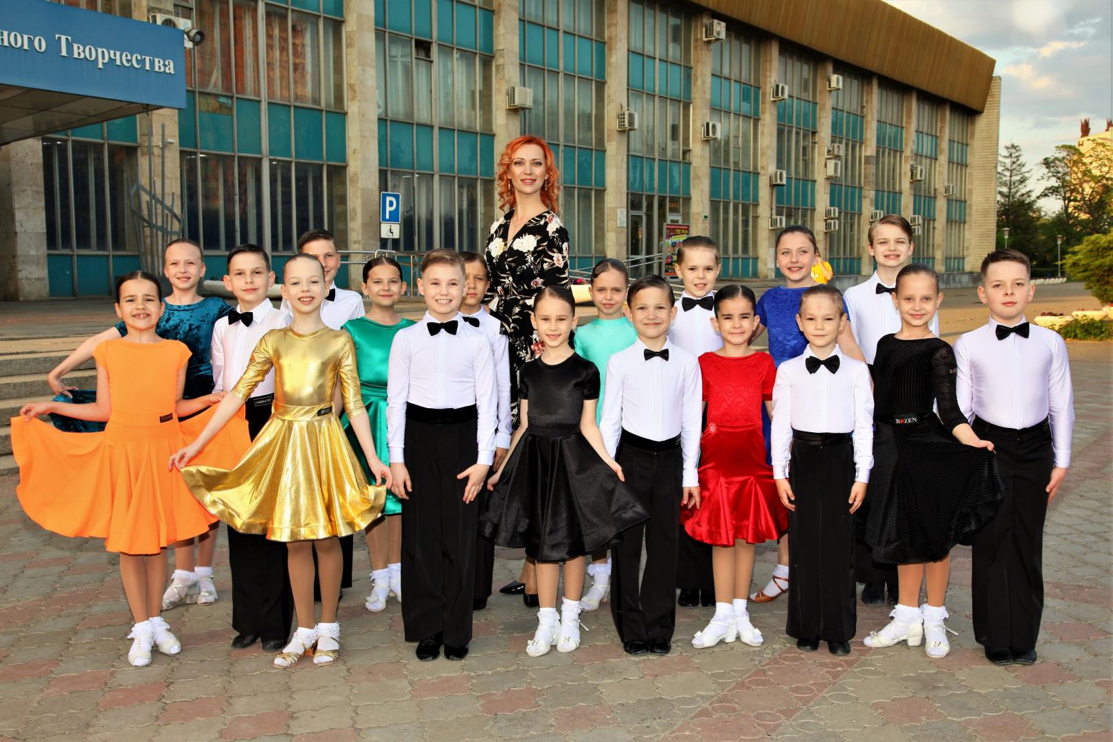 Ансамбль бального танца 'Ладушки'